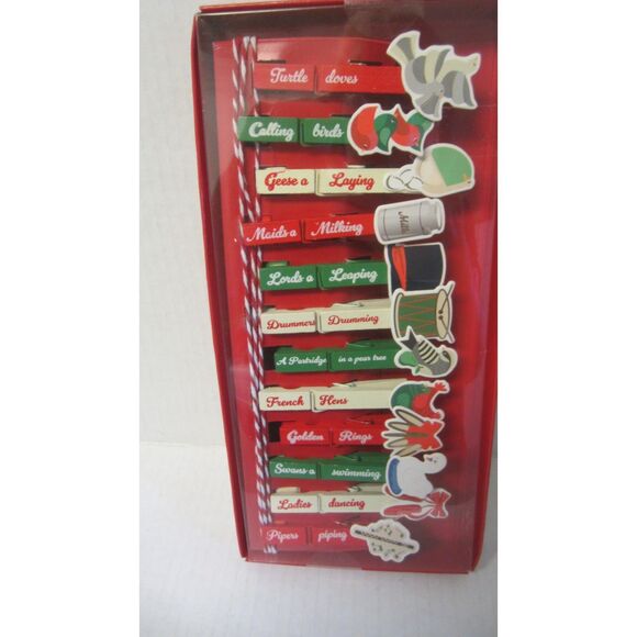 NEW PEPPERMINT & PINE CLOTHES PIN & CORD CHRISTMAS CARD DISPLAY 12 DAYS XMAS - Picture 2 of 4